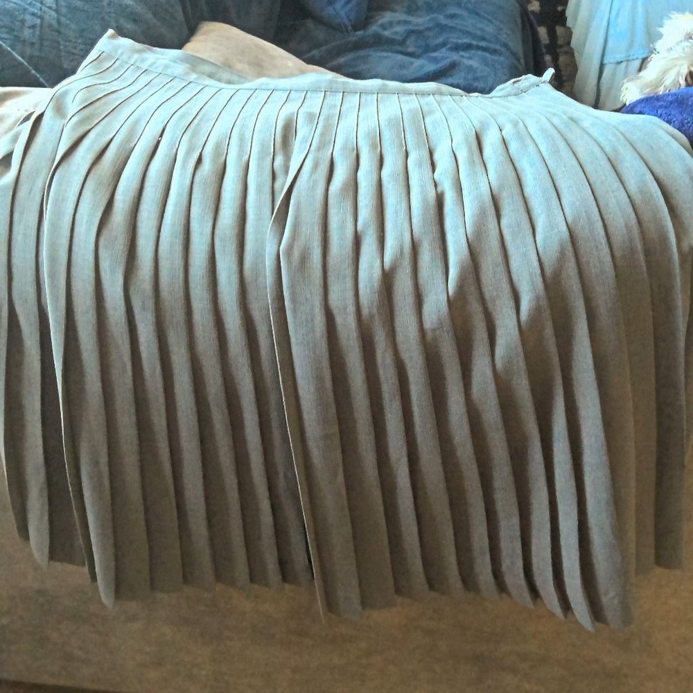 Gray pleated skirt size 18